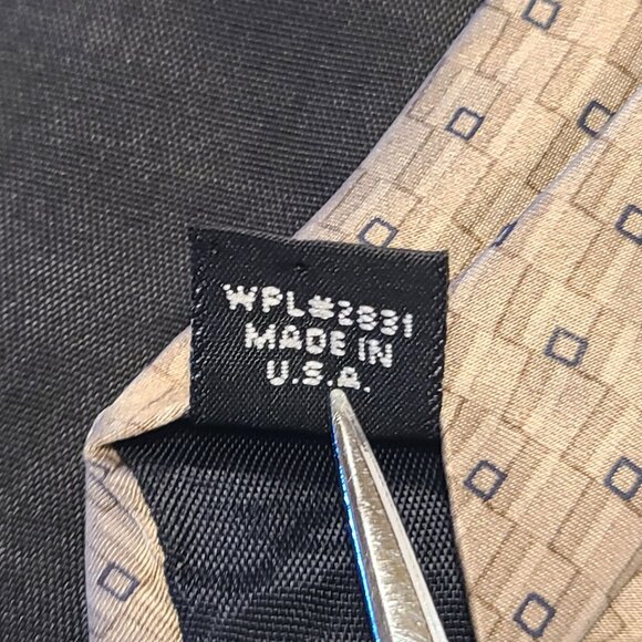 Jones New York Men's Tie 100% Imported Silk Made In USA Tan Geometric Pattern - Picture 4 of 10